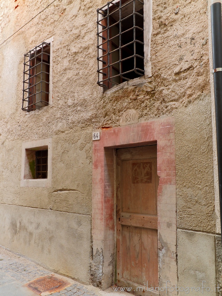 Campiglia Cervo (Biella) - Antica casa curiosamente somigliante ad una prigione